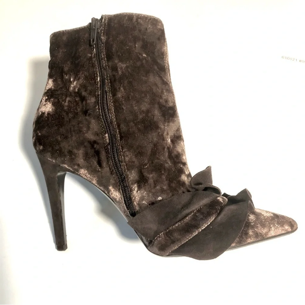 8 by Yoox velvet and leather 4” heeled booties made in Italy size 38 - Picture 6 of 16